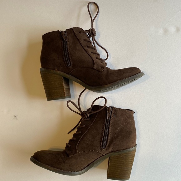 Rocket Dog Heeled Tie Suede Booties - Size 6 - Brown - EUC - Picture 4 of 10